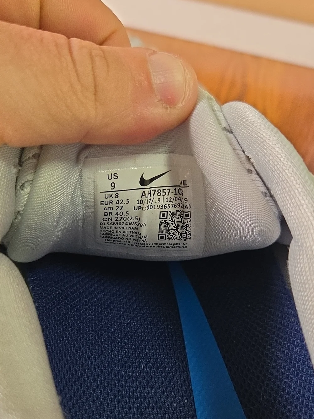 Nike Air Zoom Vomero 14 sneakers 2019 in a white and blue colorway.